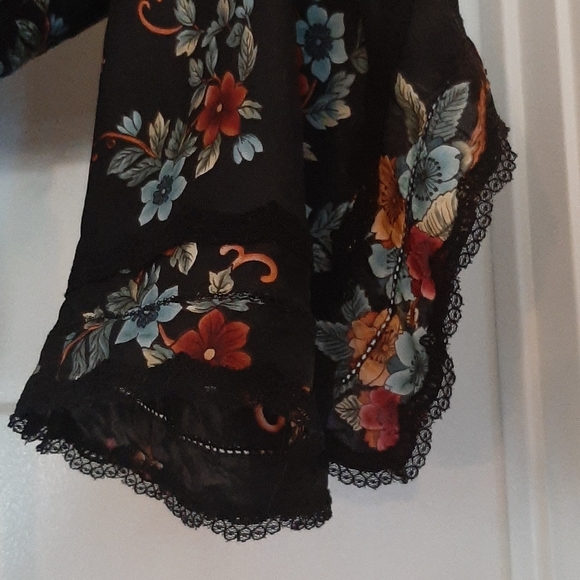 blouse - Picture 4 of 4